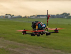 drone dron volando in flight